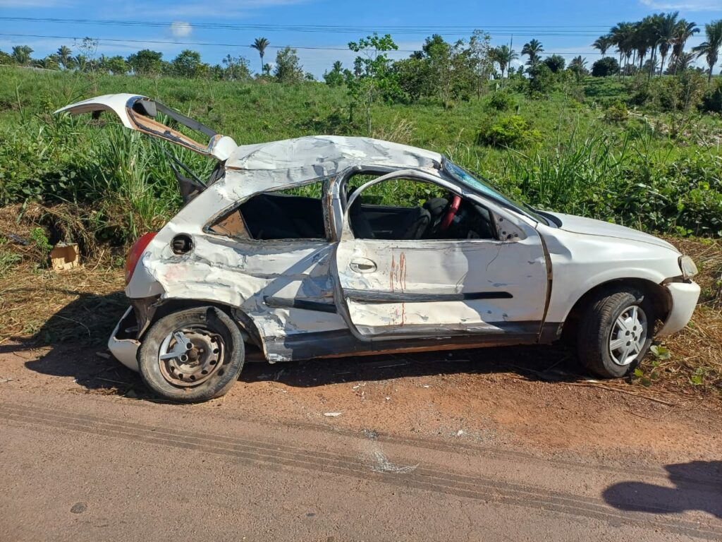 Duas mulheres morrem em batida entre carro e caminhão na