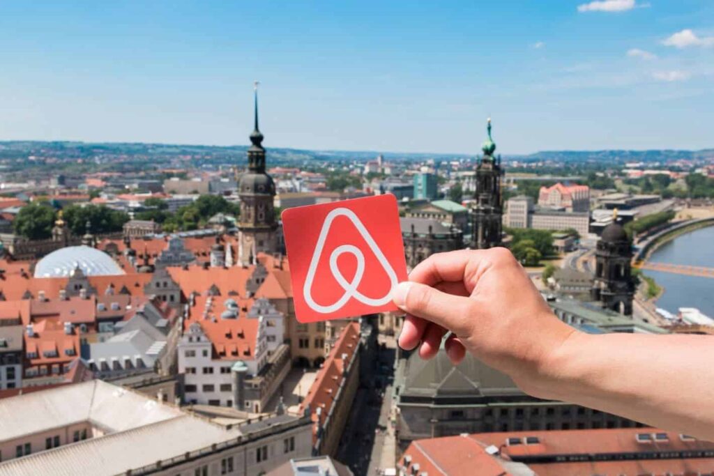 EUA: Airbnb incentiva compra de carregadores para carros elétricos