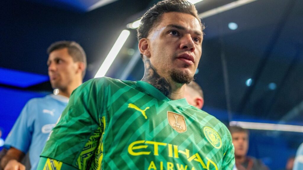 Ederson sofre fratura no rosto e vira desfalque no Manchester