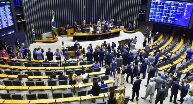 Em semana mais curta por causa de feriado, Congresso se