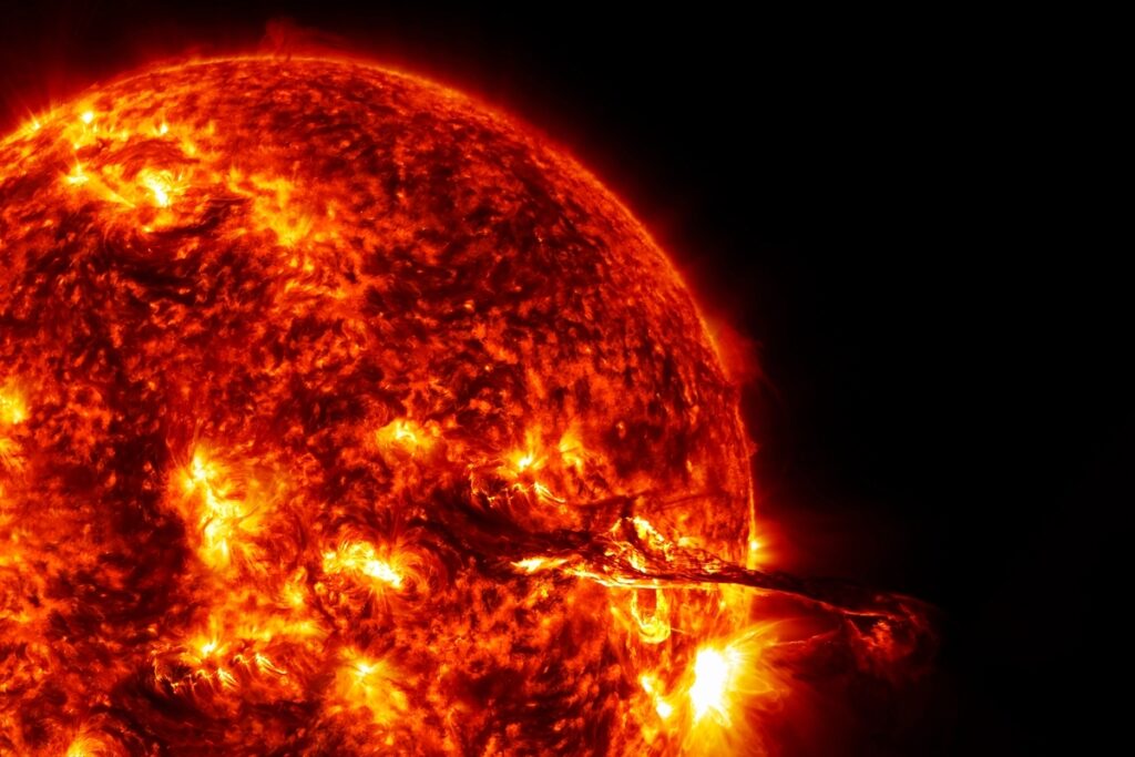 Erupção Solar extrema causa apagão de rádio em todo o