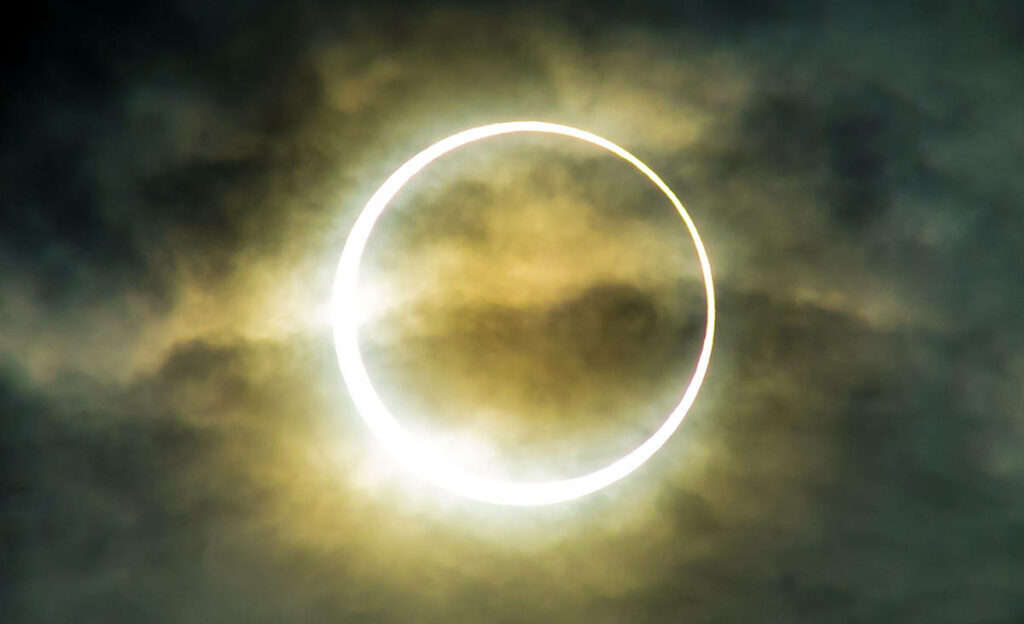 Este ano tem eclipse solar anular; saiba quando e onde