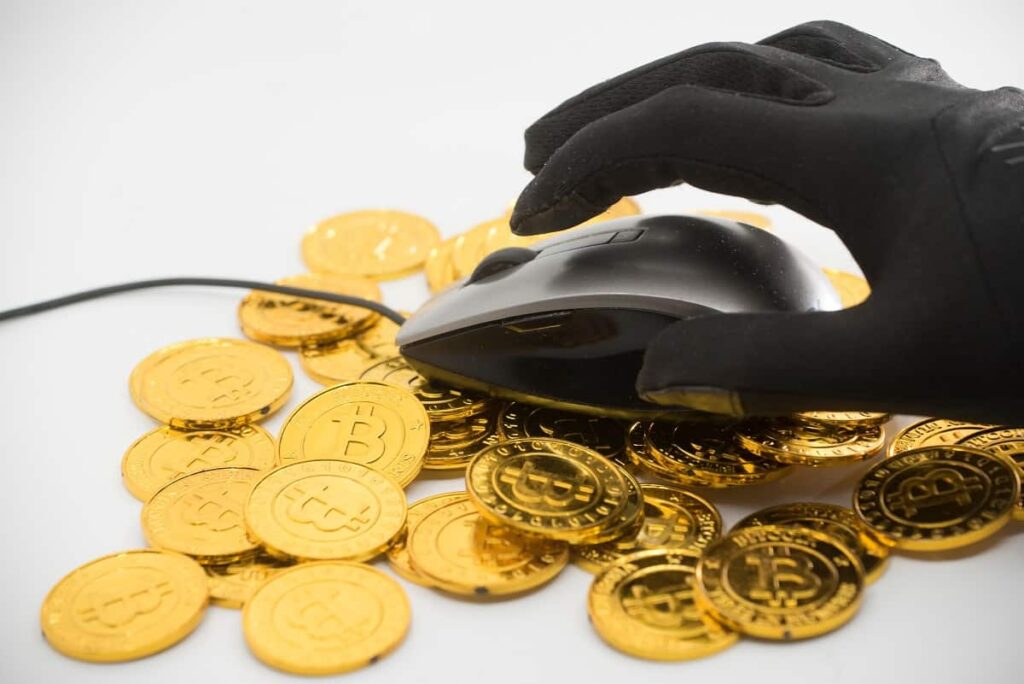 Ex-alunos do MIT roubaram milhões em criptomoedas em apenas 12