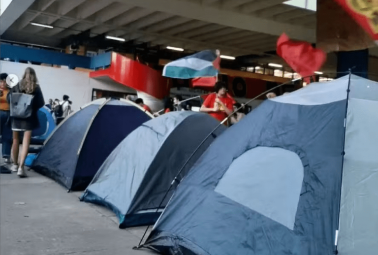 Faculdade de Filosofia e Ciências Humanas da USP é ocupada