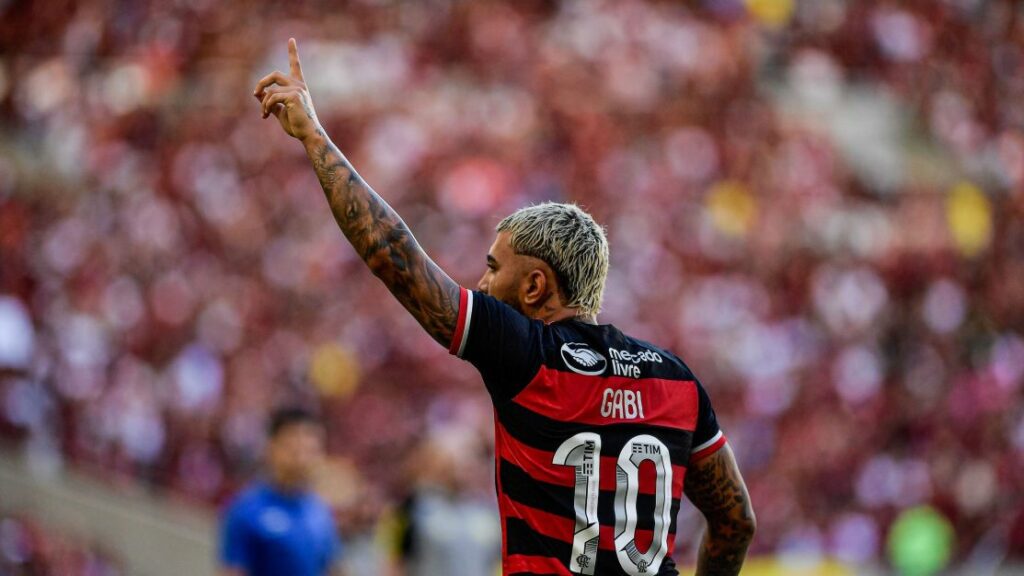 Flamengo informa punição a Gabigol após foto com camisa do