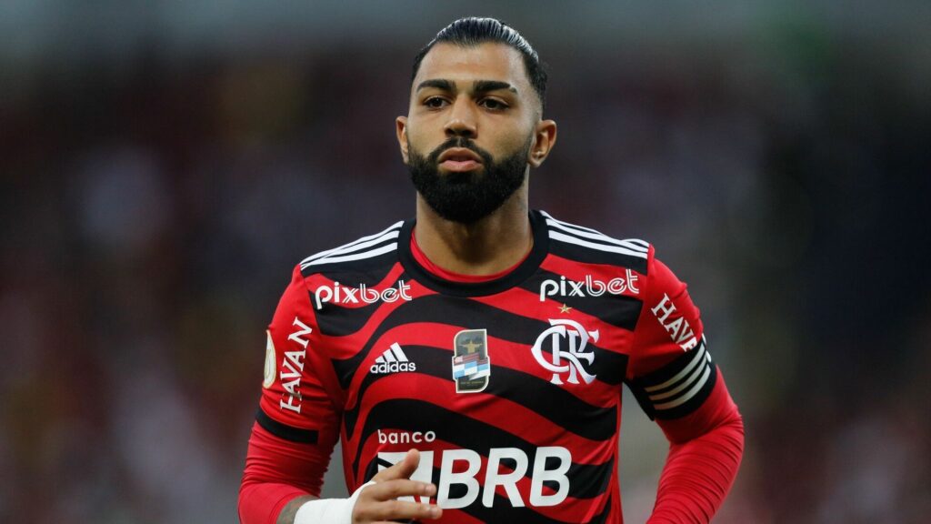 Gabigol se pronuncia após punição e foto com a camisa