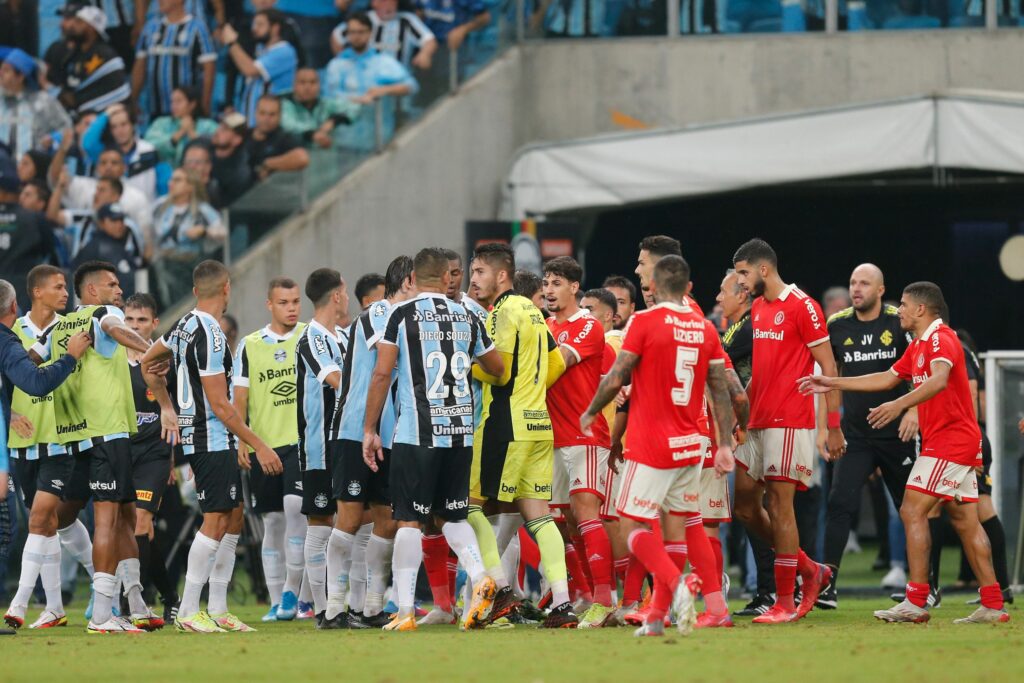 Grêmio tem o dobro de torcedores do Internacional entre jovens