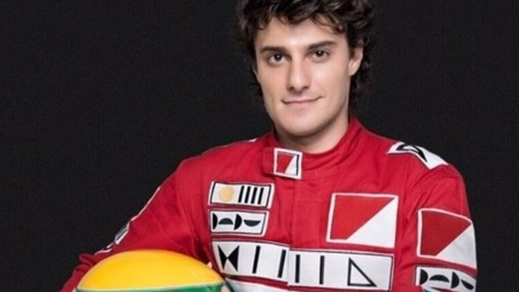 Intérprete de Ayrton Senna em musical, Hugo Bonemer vira alvo