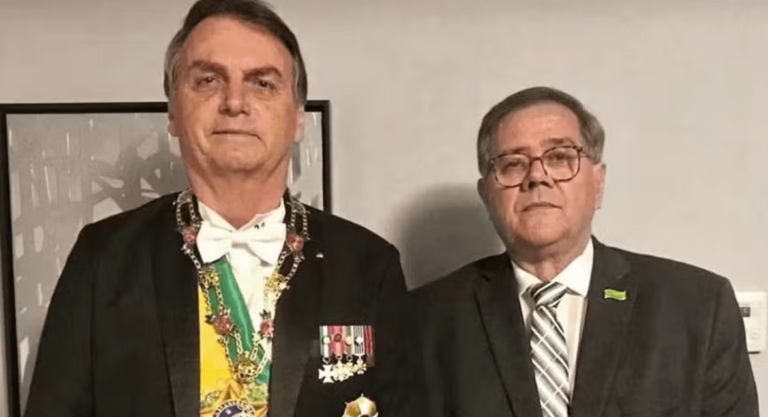 Investigadores da PF e FBI ouvem médico de Bolsonaro nos