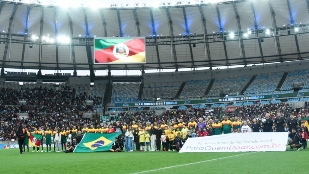 Jogo Solidário em prol do RS tem golaço de Ronaldinho