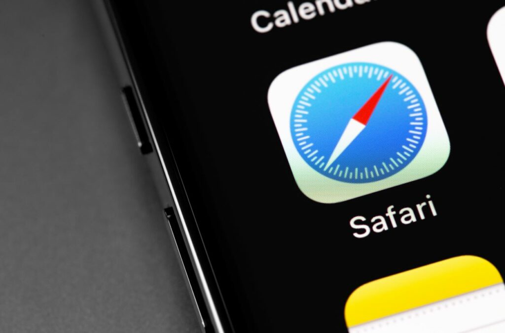 Jornais britânicos alertam Apple sobre bloquear anúncios no Safari