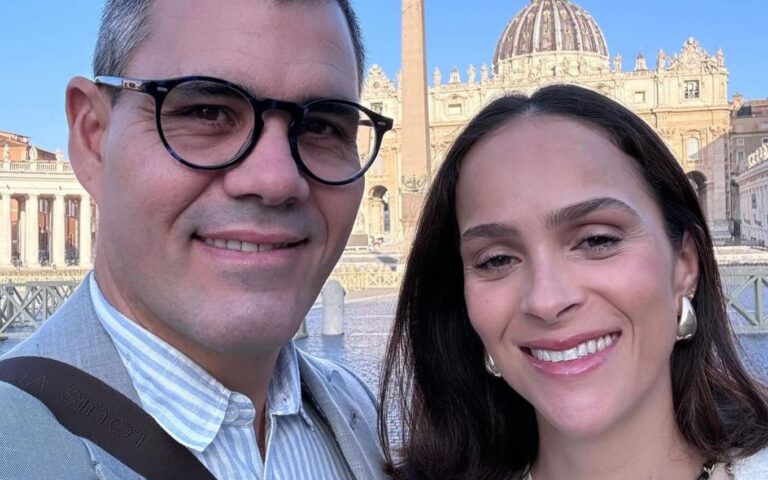 Juliano Cazarré e esposa são surpreendidos com fala do papa