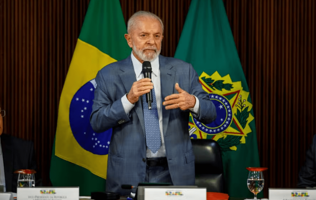 Lula aguardou melhor momento e conversou com Sergio Gabrielli e