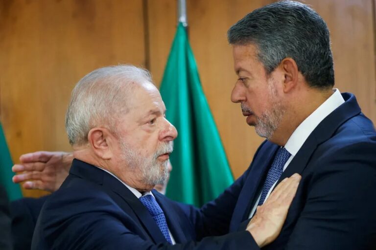 Lula diz em evento que ‘está meio puto da vida’