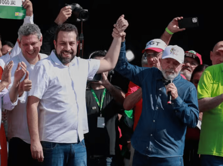 Lula pede votos para Boulos durante ato do 1º de