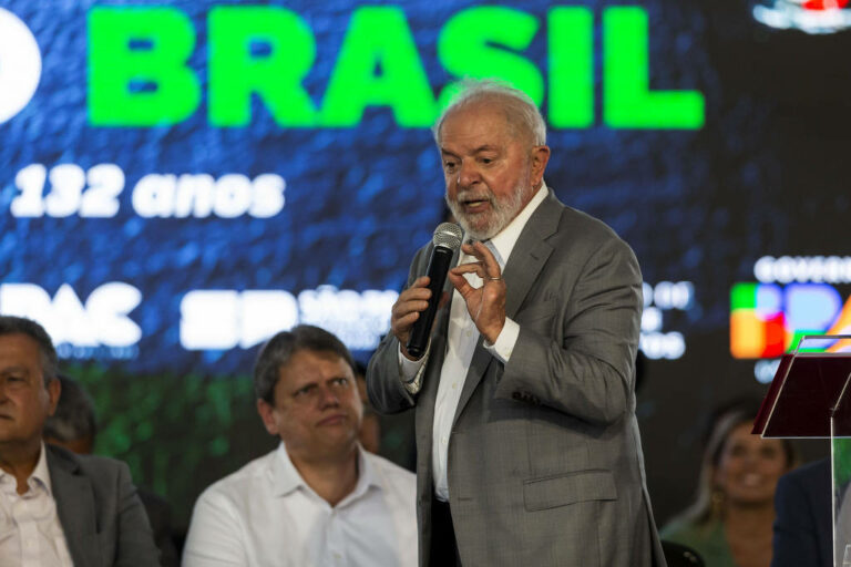 Lula vai a São Paulo inaugurar obras e Tarcísio cria