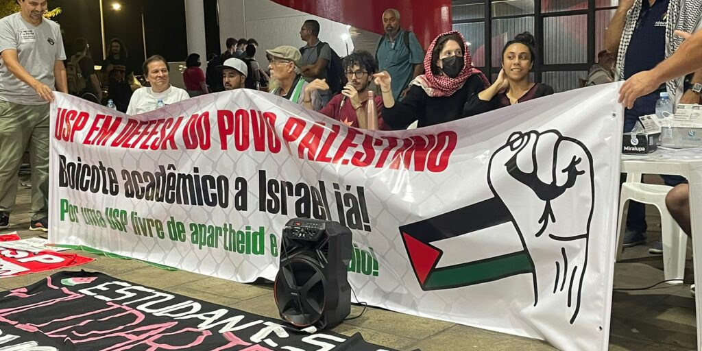 Manifestantes fazem ato pró-Palestina na USP