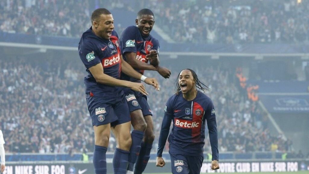 Mbappé se despede do PSG com título da Copa da