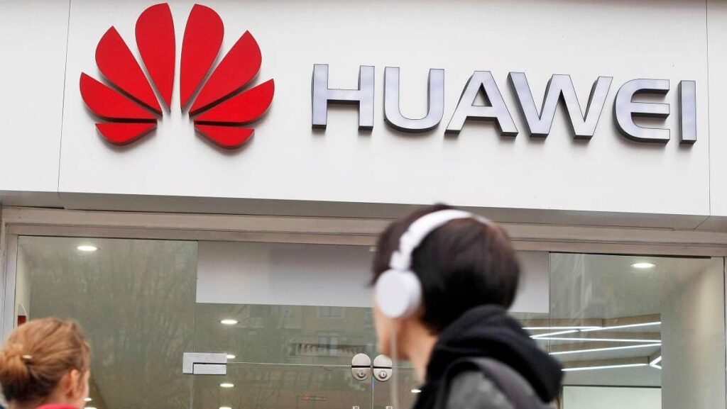 Mesmo banida dos EUA, Huawei financia pesquisas (secretamente) no país