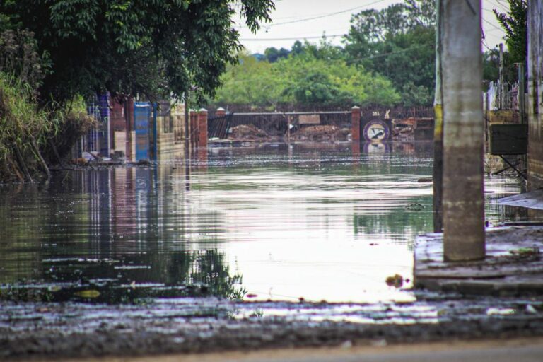 Mortos pela chuva no RS chegam a 162, diz Defesa