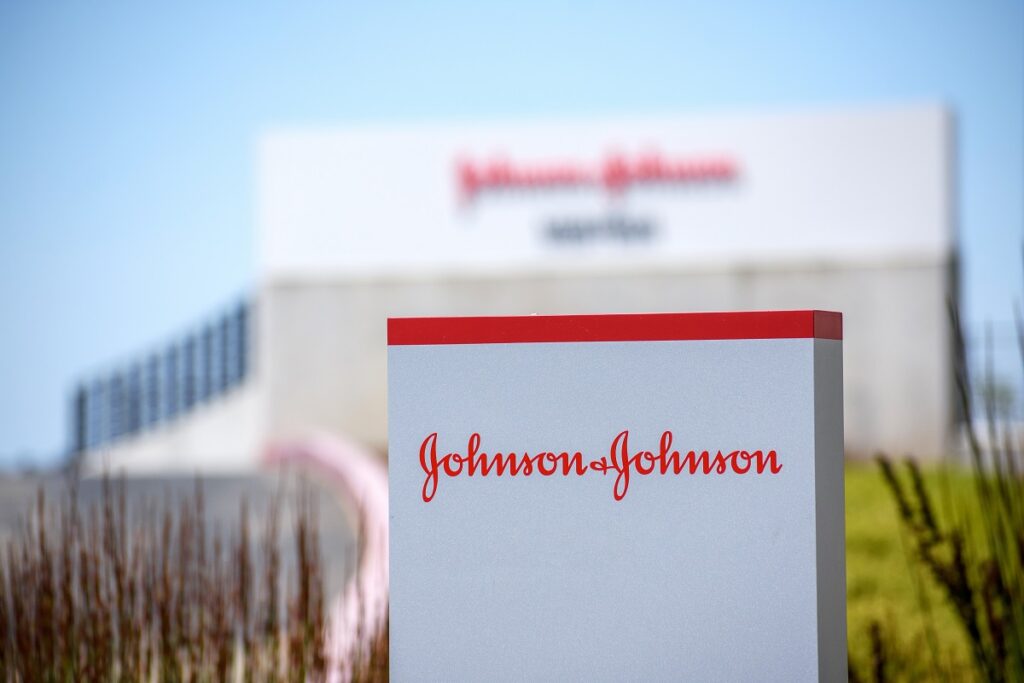 Para encerrar processos judiciais, Johnson & Johnson aceita pagar até