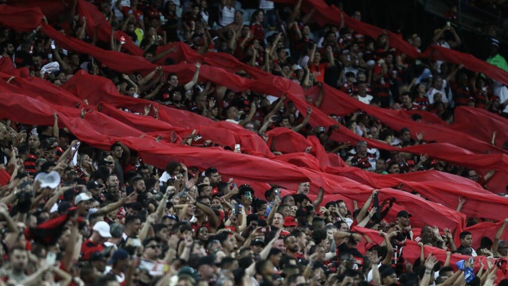 Pesquisa revela que 72% dos torcedores do Flamengo estão fora