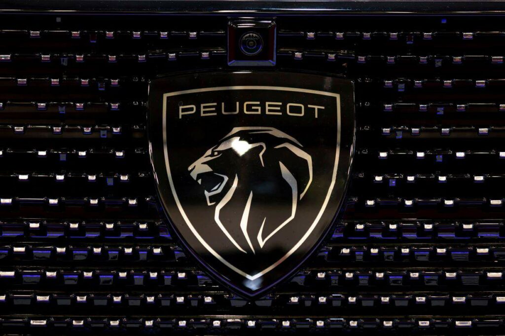 Peugeot planeja lançar carros sem motorista — mas com direção