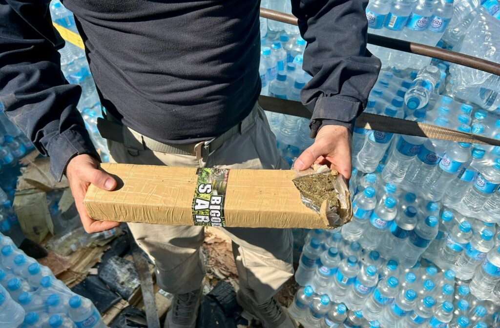 Polícia encontra mais de 3 toneladas de drogas em carreta