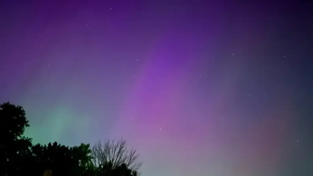 Por que as raras auroras ficaram visíveis no mundo todo?