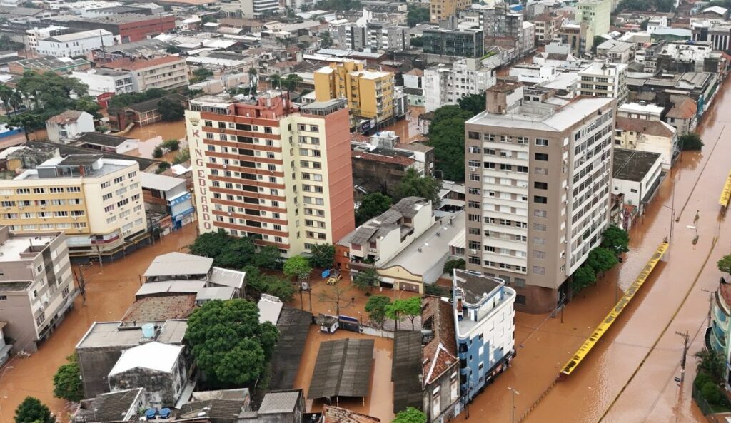 Porto Alegre segue tomada pelas águas do Guaíba; Lula retorna