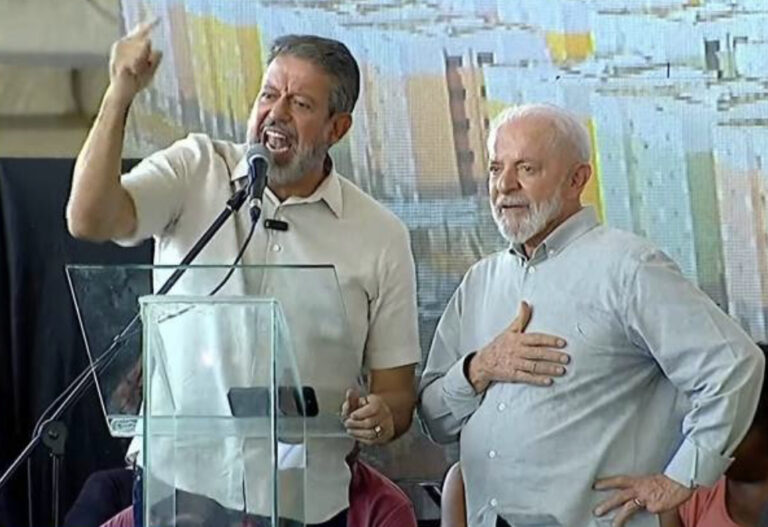 Presidente da Câmara é vaiado em evento com Lula em