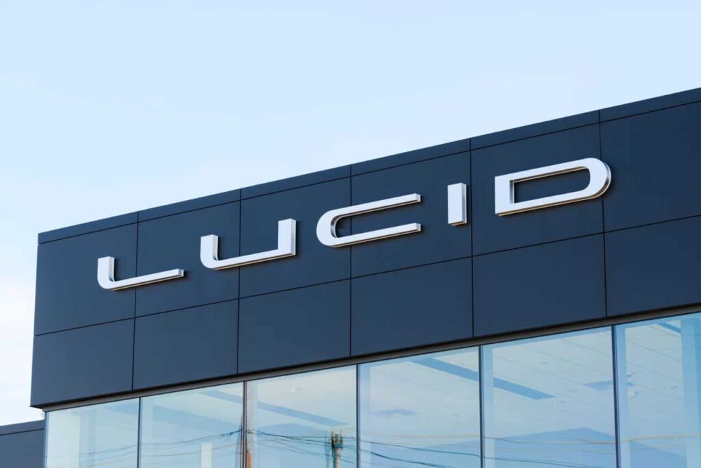 Prestes a lançar SUV elétrico, Lucid demite 400 funcionários