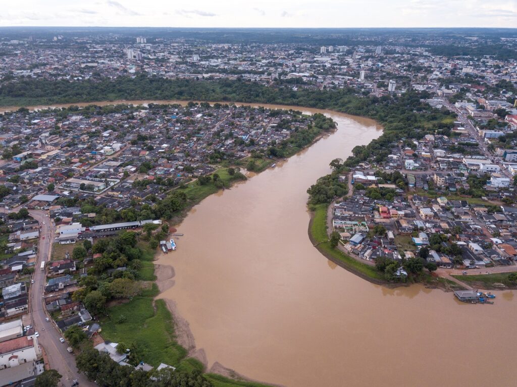 Rio Acre vai de enchentes a possível seca em cerca