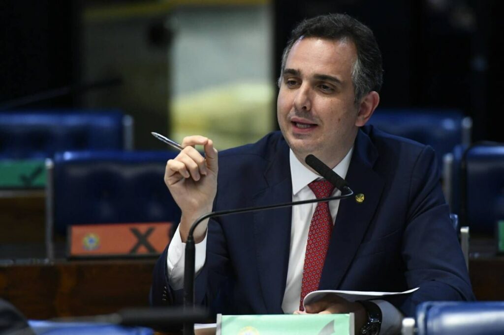 Rodrigo Pacheco adia debates sobre PEC que ‘privatiza praias’ e