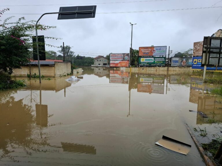 SC tem 20 municípios com ocorrências de chuvas, 614 desabrigados