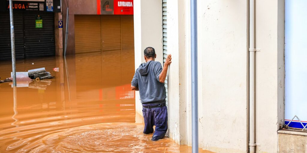 Saiba como prevenir doenças como a leptospirose, após chuvas no