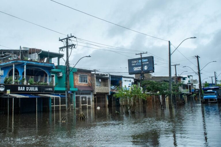 Sobe para 165 o número de mortes causadas pela chuva