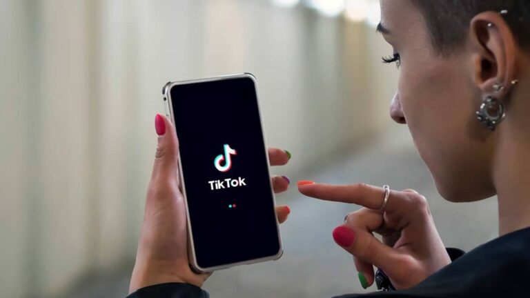 TikTok testa pesquisa com ChatGPT direto no aplicativo