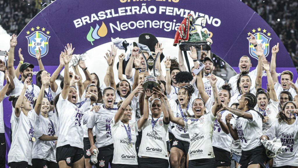 Torcedor brasileiro vê Corinthians como melhor time de futebol feminino