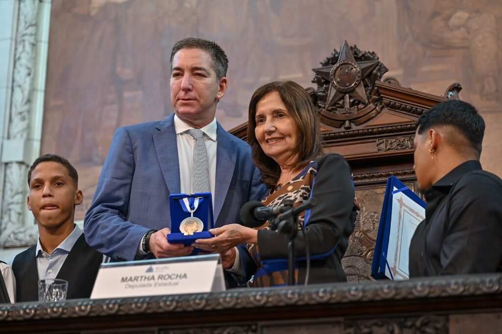 Alerj homenageia David Miranda com a Medalha Tiradentes post mortem