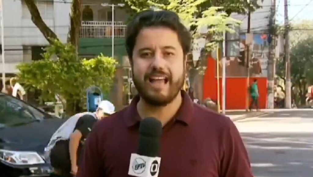 Ao vivo em afiliada da Globo, homem mostra demais e