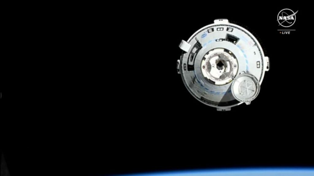 Após problemas no espaço, astronautas da Starliner atracam na Estação