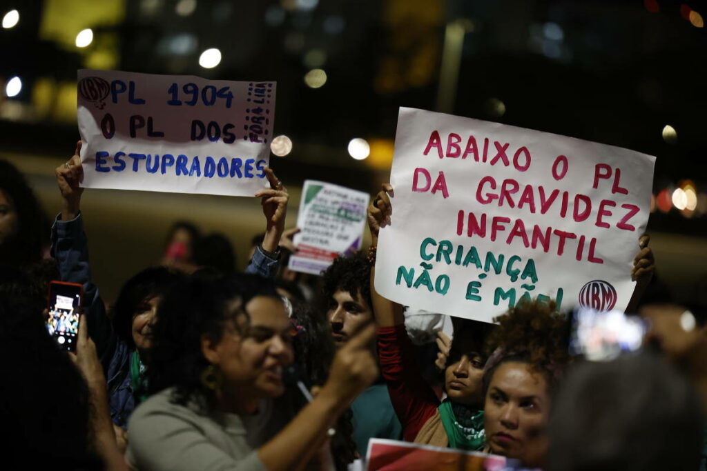 Autor do PL Antiaborto diz que se “inspirou” em Michelle