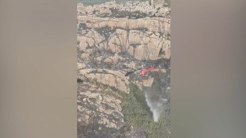 Bombeiros controlam incêndio no Parque Nacional de Itatiaia, no RJ