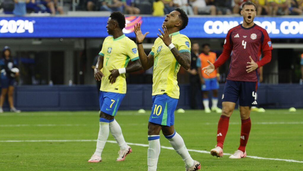 Brasil joga mal e fica só no empate diante da