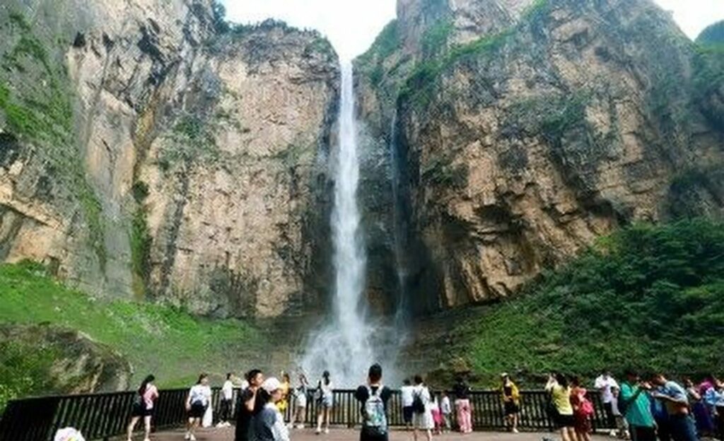 Cachoeira mais alta da China é fake? Vídeo teria revelado