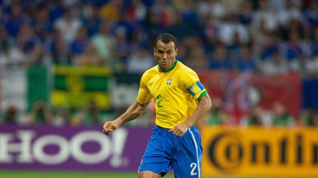 Cafu critica ida de brasileiros à Premier League: “Menos chances