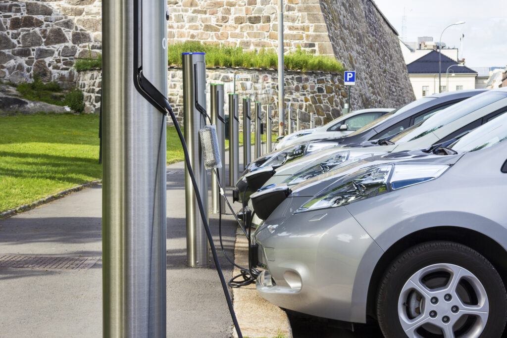 Canadá deve seguir EUA e prepara taxação de veículos elétricos