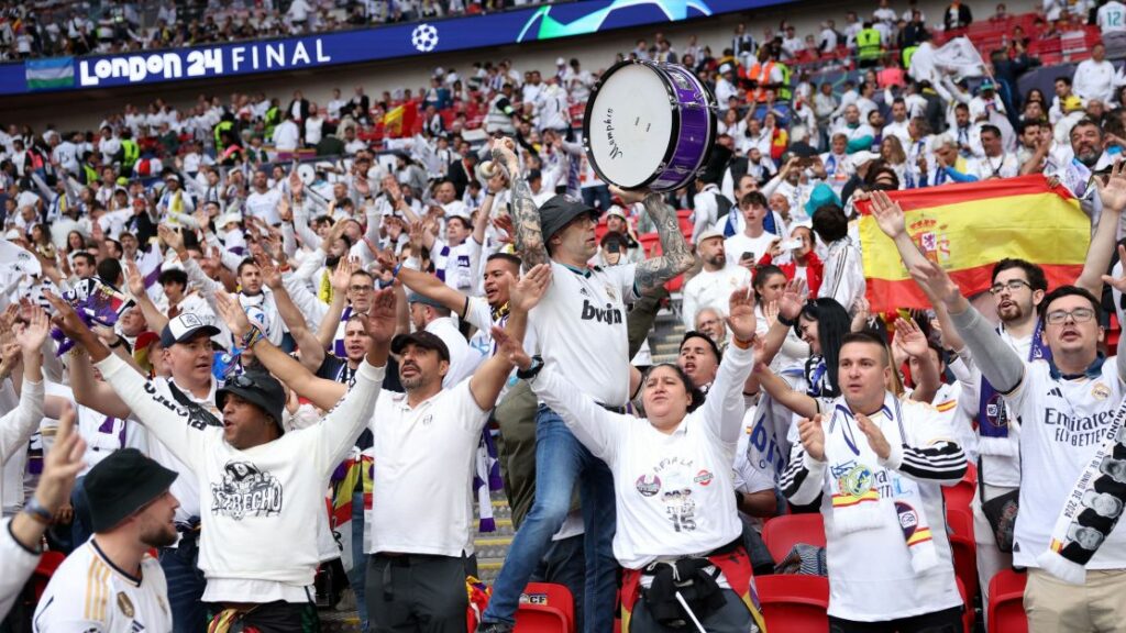 Champions: torcida tenta “carona“ com familiares dos jogadores do Real