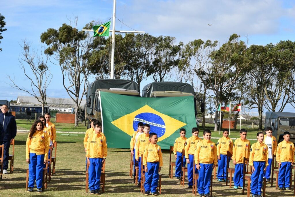 Com a inclusão de 30 jovens, Marinha lança o Programa